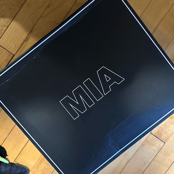 Size 8 boots MIA - Picture 4 of 5